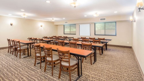 Magnuson Grand Pikes Peak Meeting Room